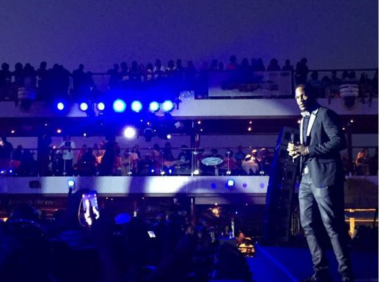 Jaheim surprised the cruisers with an appearance/performers.