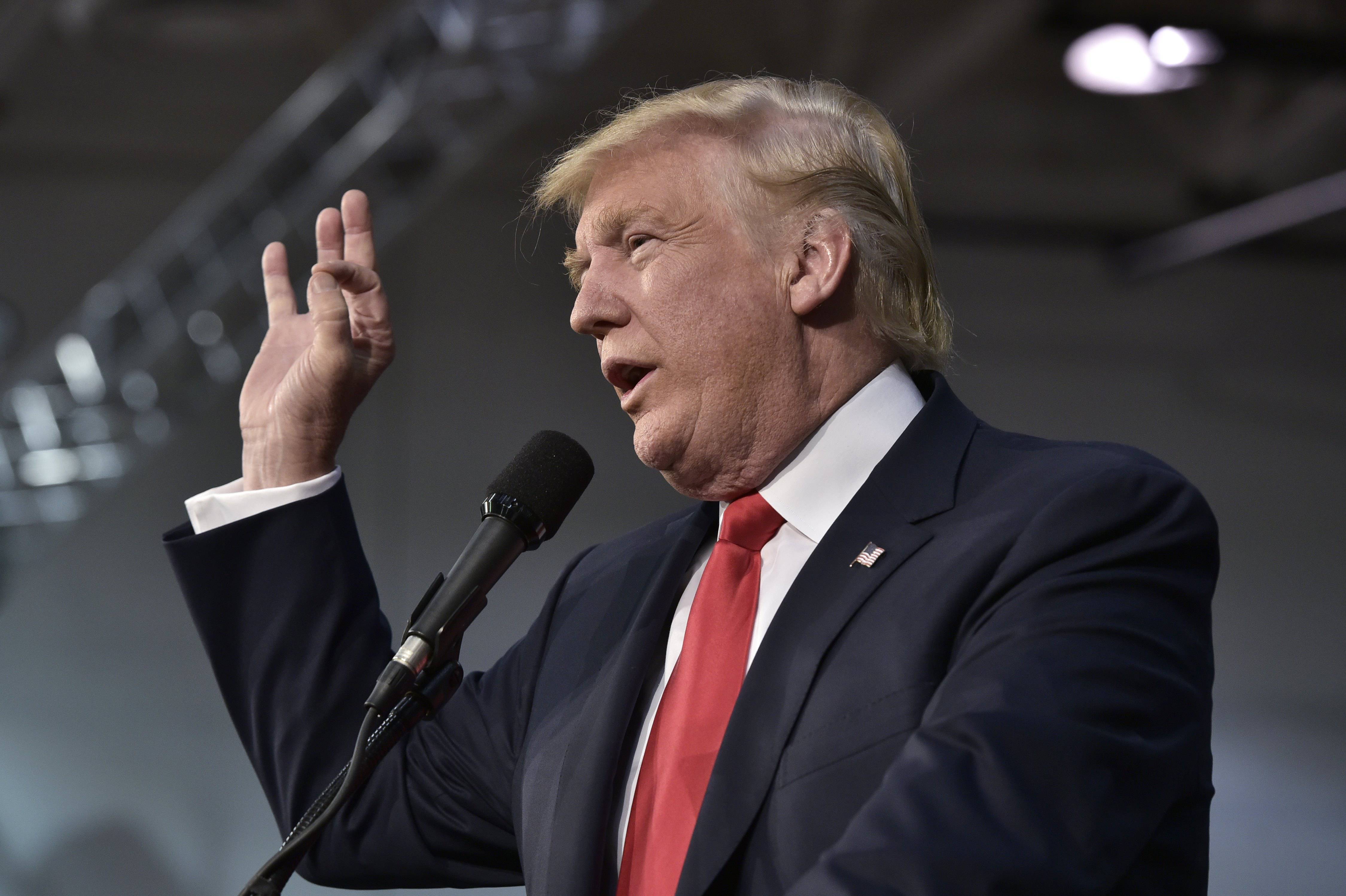 mandel-ngan-getty-trump-1476130889733