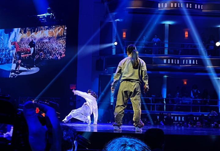 B-Girls Luma (Colombia) and India (Netherlands) battle it out