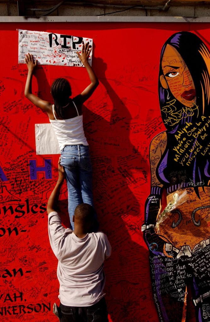 Fans Mourn for Singer and Actress Aaliyah