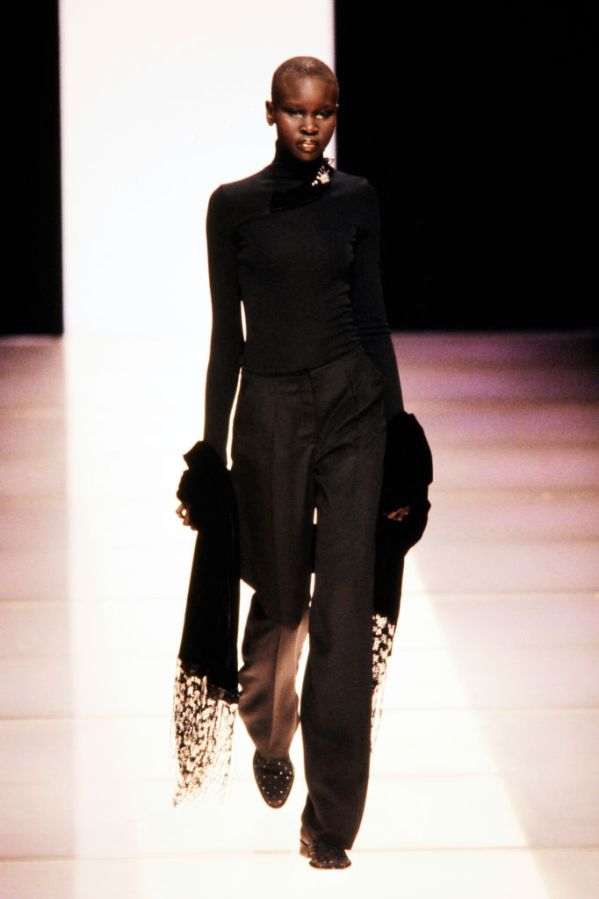 Giorgio Armani Fall 2000 Ready to Wear Runway Show