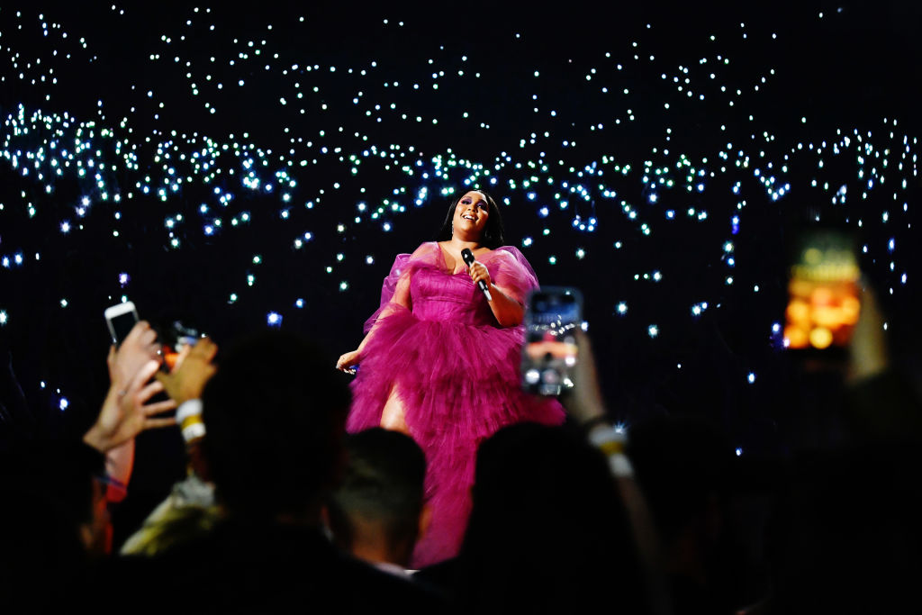 2019 American Music Awards - Roaming Show And Backstage
