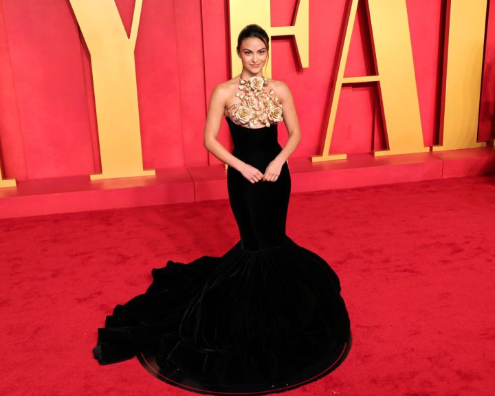 Celebs Wear Dramatic Fashions at the Vanity Fair Oscars Party