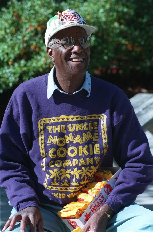 Famous AMos