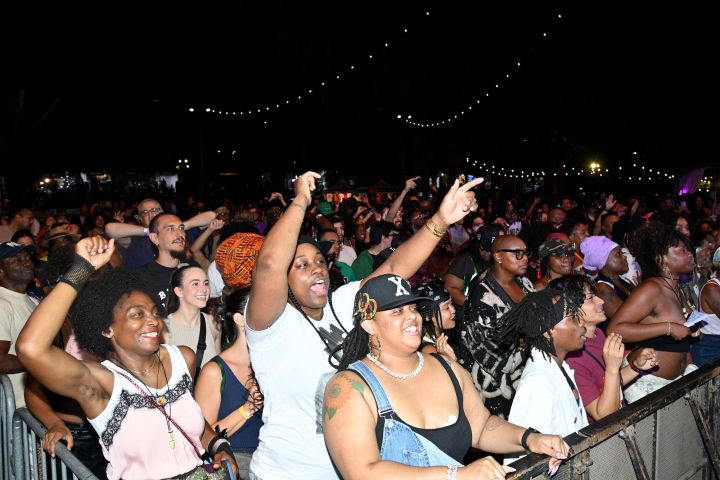 Crowd stayed lit