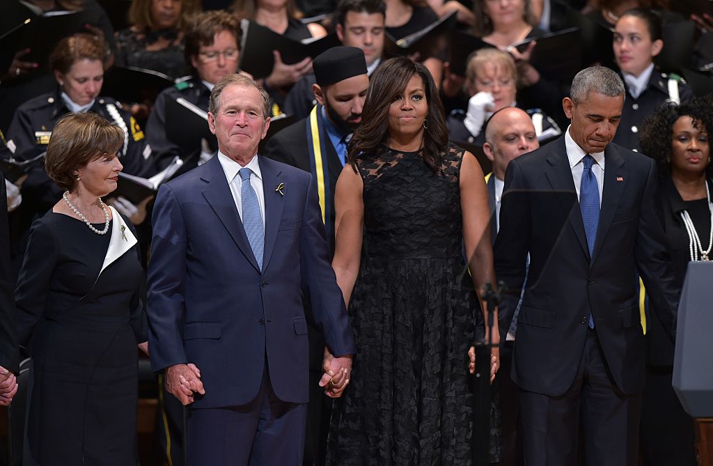 TOPSHOT-US-CRIME-POLICE-SHOOTING-OBAMA